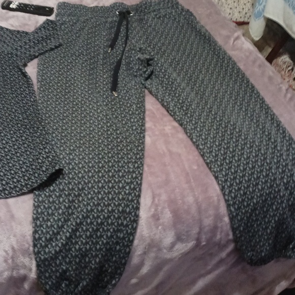 I'm trying to start up my Mary Kay I'm a 69 year old widow it's time for me - Picture 3 of 3